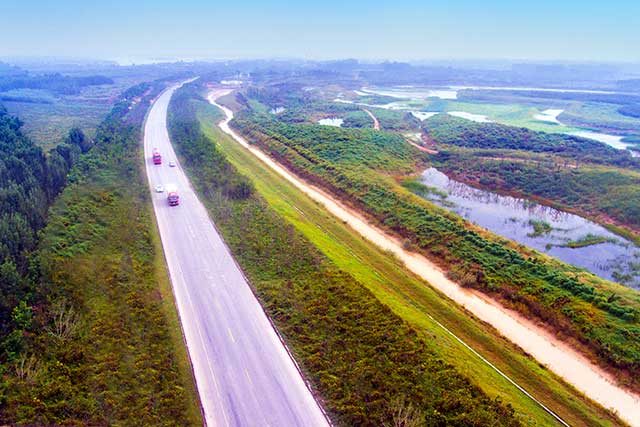 4-山東齊河縣黃河國際生態(tài)城G309景觀綠化項目.jpg 4-山東齊河縣黃河國際生態(tài)城G309景觀綠化項目.jpg