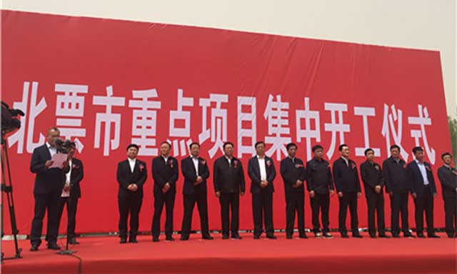 中慶建設(shè)集團(tuán)李洪宇代表企業(yè)講話_副本.jpg 中慶建設(shè)集團(tuán)李洪宇代表企業(yè)講話_副本.jpg